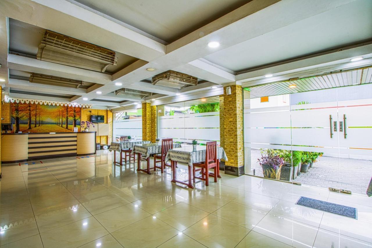 Suba Hotel Jakarta Exterior foto